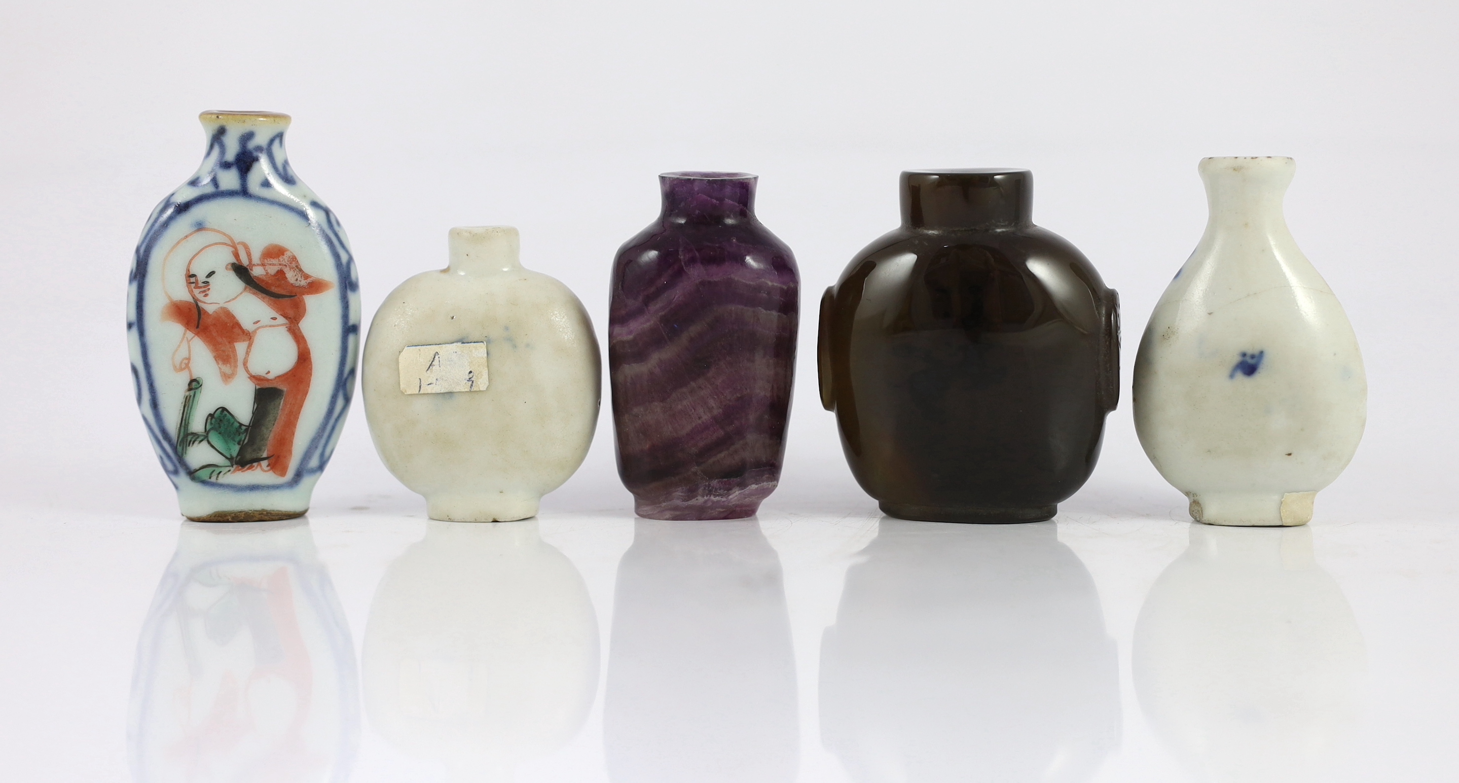 Five Chinese snuff bottles, 19th/20th century, Tallest 7.2cm